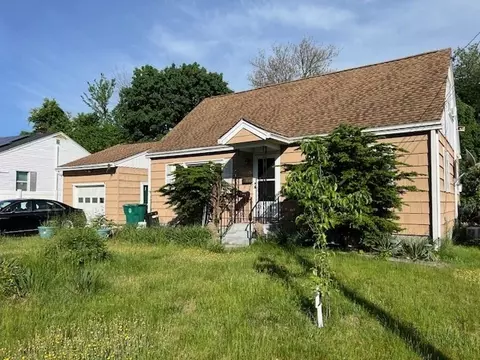 151 Bunker Hill Ave, Lowell, MA 01850