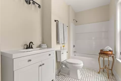 Bath - 39 Beacon St #-, Gloucester, MA 01930 photo 2 of 3