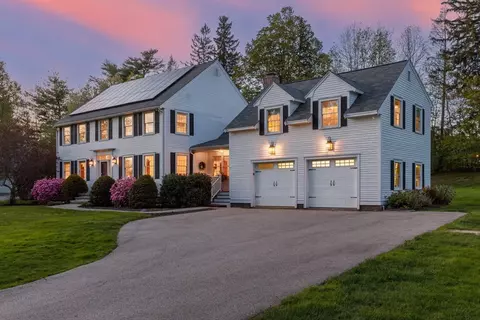53 S Hampton Rd, Amesbury, MA 01913