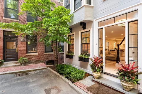 7 Smith Ct, Boston, MA 02114