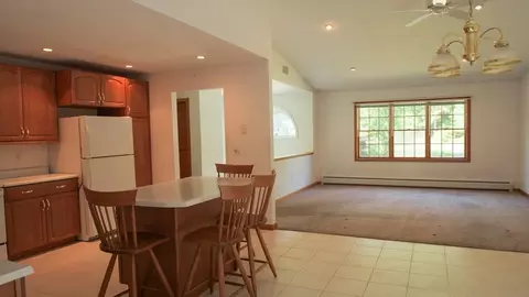Living - 9 Camile Rd, Webster, MA 01570 photo 2 of 3