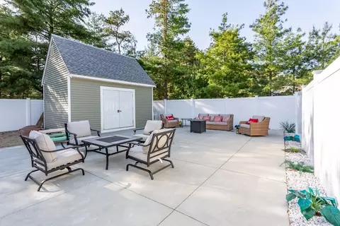 Exterior - 264 Charge Pond Rd, Wareham, MA 02571 photo 2 of 4