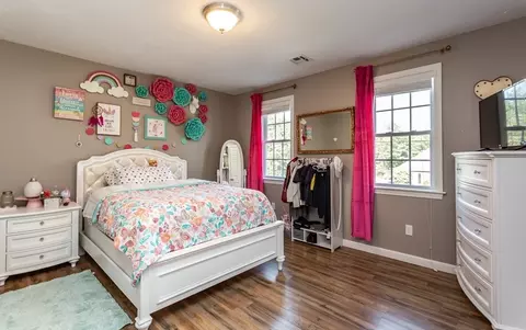 Bedroom - 264 Charge Pond Rd, Wareham, MA 02571 photo 2 of 3