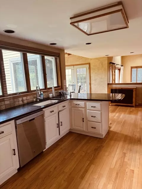 19 King St, Hatfield, MA 01038 photo 4