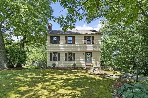55 Smith St, Chelmsford, MA 01824