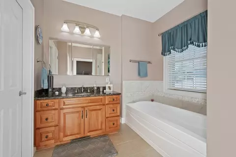 93 Caddyshack Dr, Chicopee, MA 01020 photo 26