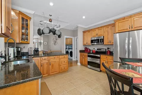 93 Caddyshack Dr, Chicopee, MA 01020 photo 15