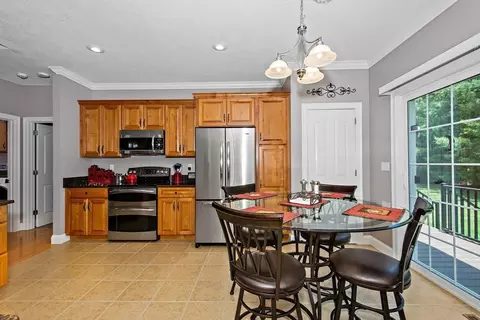 93 Caddyshack Dr, Chicopee, MA 01020 photo 14