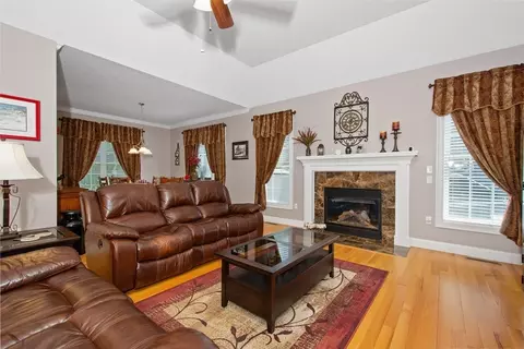 93 Caddyshack Dr, Chicopee, MA 01020 photo 3