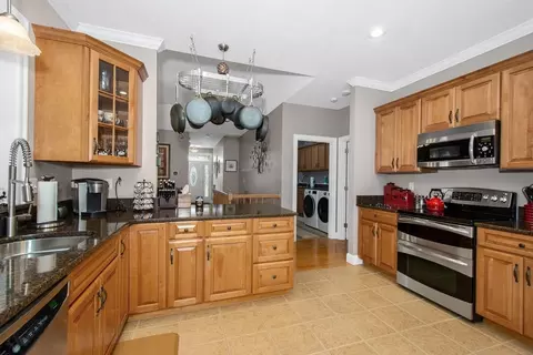 93 Caddyshack Dr, Chicopee, MA 01020 photo 16
