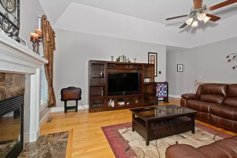 93 Caddyshack Dr, Chicopee, MA 01020 photo 5