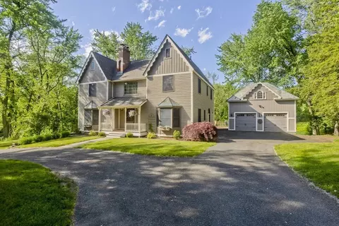 45 River Rd, South Hadley, MA 01075
