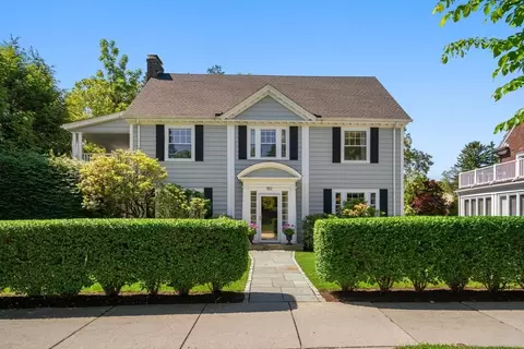 182 Commonwealth Ave, Chestnut Hill, MA 02467