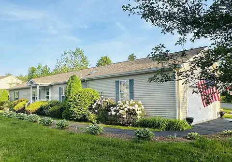 202 Amber Rd, Middleboro, MA 02346