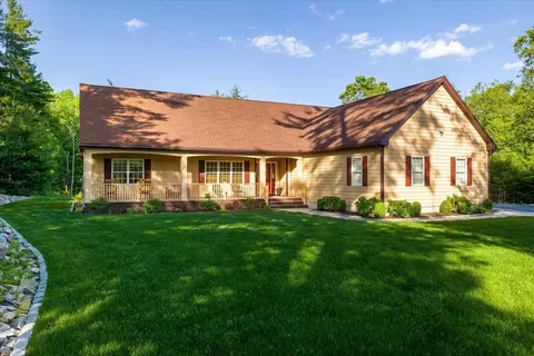 7 Heritage Cir, North Grosvenor Dale, CT 06255