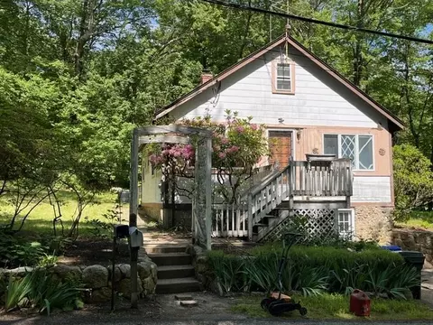 50 Hayward St, Hopkinton, MA 01748
