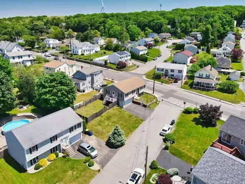 46 Terry Ln, Fall River, MA 02720 photo 4