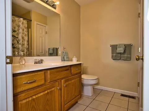 46 Terry Ln, Fall River, MA 02720 photo 17