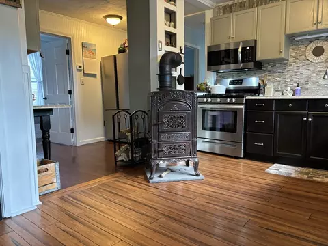 Kitchen - 9 1st Ave, Wareham, MA 02571 photo 4 of 5