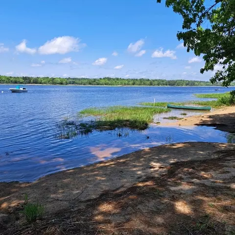 9 1st Ave, Wareham, MA 02571