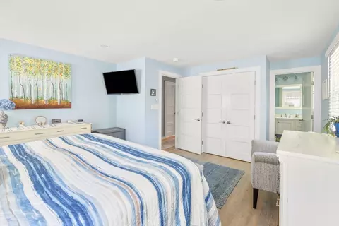 Bedroom - 70 Lakeside Dr E, Barnstable, MA 02632 photo 4 of 6