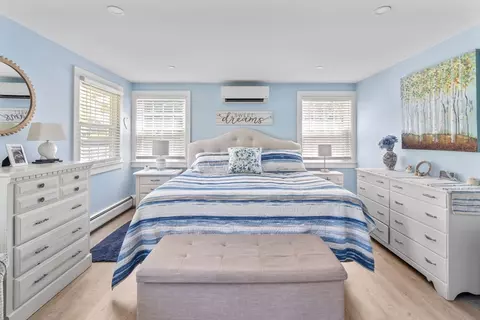 Bedroom - 70 Lakeside Dr E, Barnstable, MA 02632 photo 3 of 6