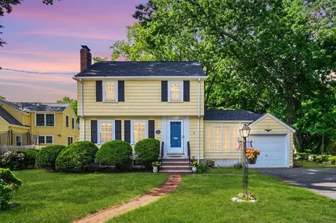 16 Glendower Rd, Melrose, MA 02176