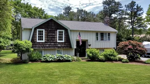 3 Fulton St, Plymouth, MA 02360