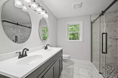 Bath - 47 Barrows Rd, Worcester, MA 01609 photo 2 of 3
