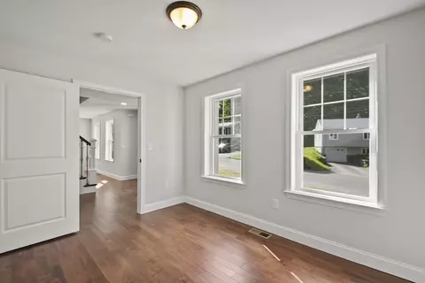Entry Way - 47 Barrows Rd, Worcester, MA 01609 photo 3 of 3