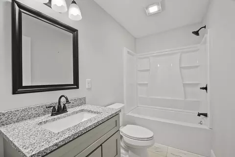 Bath - 47 Barrows Rd, Worcester, MA 01609 photo 3 of 3
