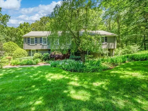 19 Yorkshire Rd, Dover, MA 02030