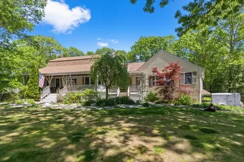 28 White Oak Dr, Plymouth, MA 02360
