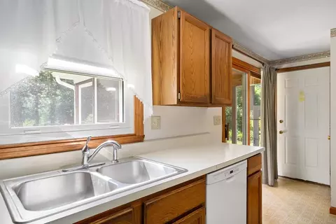 2 Matthew Dr, Easthampton, MA 01027 photo 12