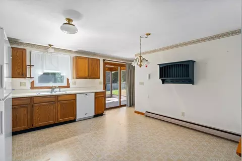 2 Matthew Dr, Easthampton, MA 01027 photo 8