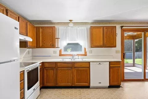 2 Matthew Dr, Easthampton, MA 01027 photo 9