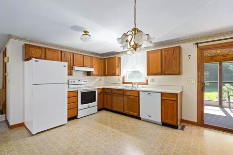2 Matthew Dr, Easthampton, MA 01027 photo 10