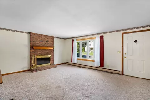 2 Matthew Dr, Easthampton, MA 01027 photo 4
