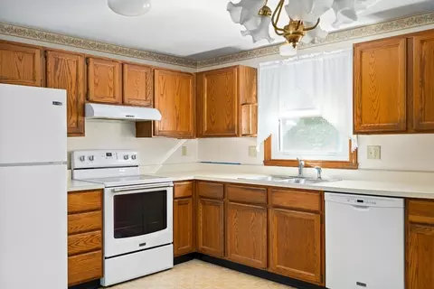 2 Matthew Dr, Easthampton, MA 01027 photo 11