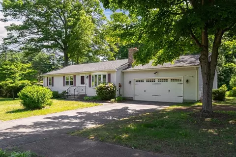 2 Matthew Dr, Easthampton, MA 01027