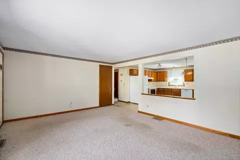 2 Matthew Dr, Easthampton, MA 01027 photo 7