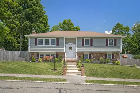 24 W Park Dr, Wakefield, MA 01880