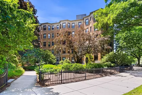 122 Riverway #9, Boston, MA 02215
