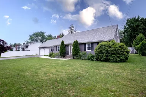12 Laurel Hill Dr, Smithfield, RI 02917
