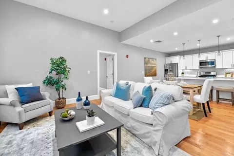 162 Federal St #3, Salem, MA 01970