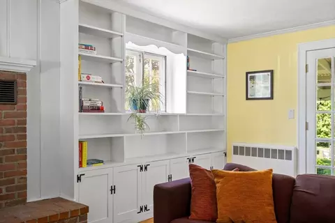 Living - 17 Spring St, Easthampton, MA 01027 photo 3 of 4