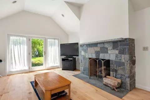 7 Bray St, Gloucester, MA 01930 photo 4
