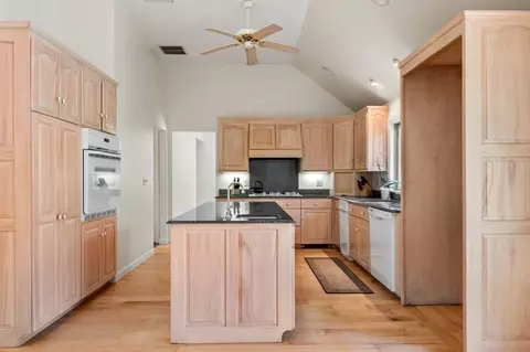 7 Bray St, Gloucester, MA 01930 photo 7