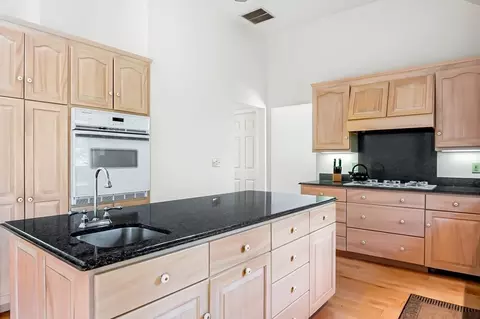 7 Bray St, Gloucester, MA 01930 photo 3
