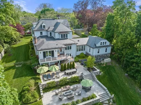 725 High St, Dedham, MA 02026 photo 2